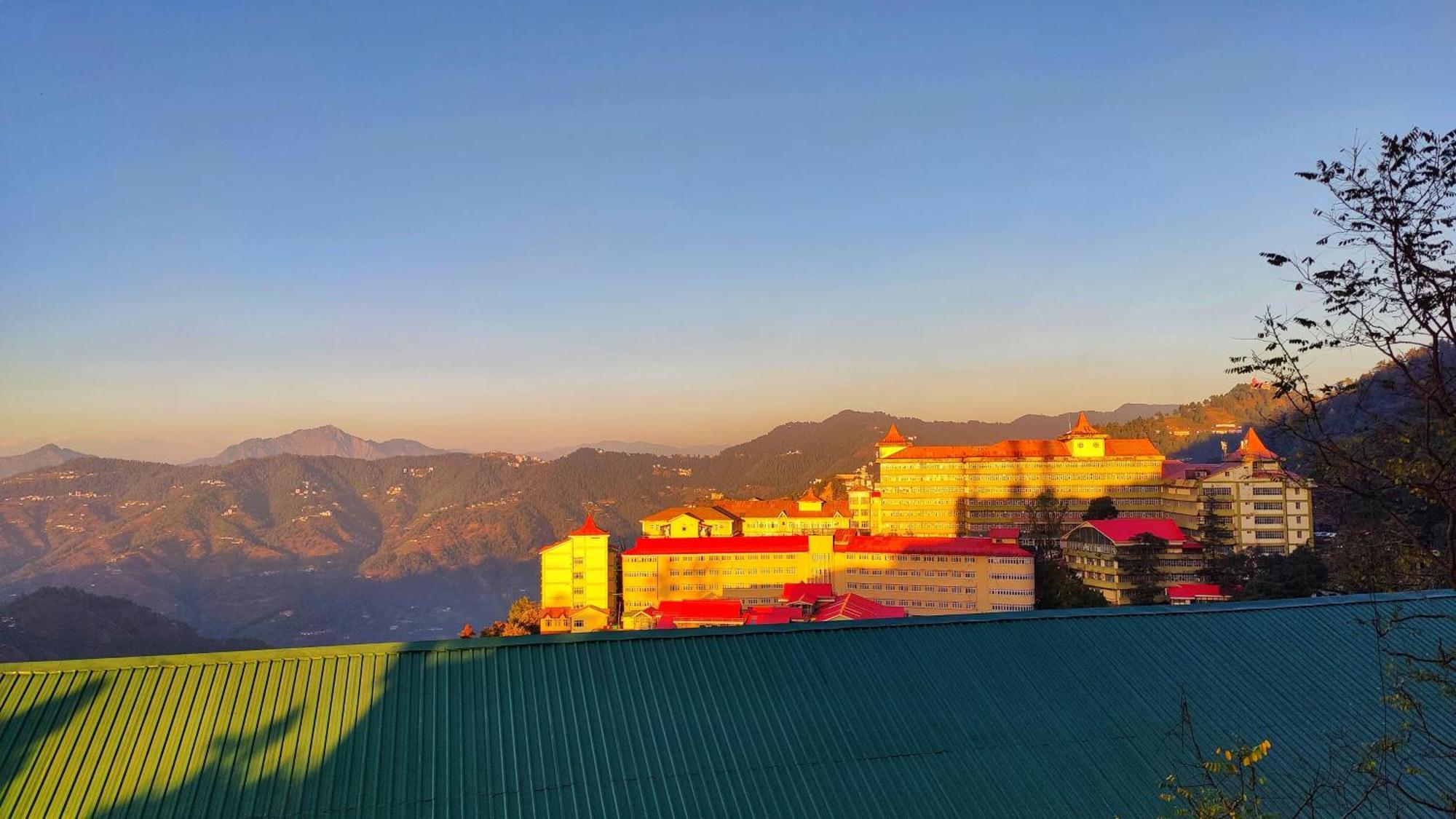 The Ashoka Inn 300Mts Walkable From Mall Road Shimla Bagian luar foto